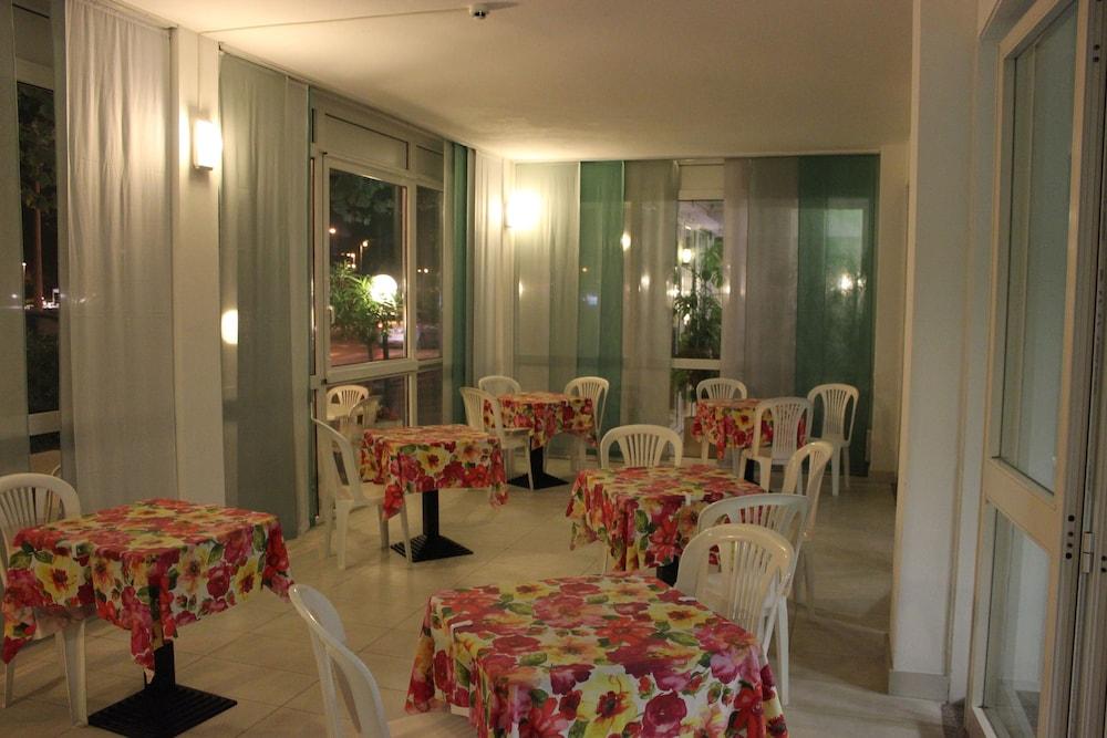 Hotel La Torretta Bramante Rimini Exterior photo