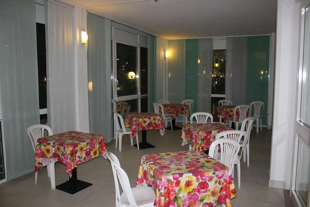 Hotel La Torretta Bramante Rimini Exterior photo